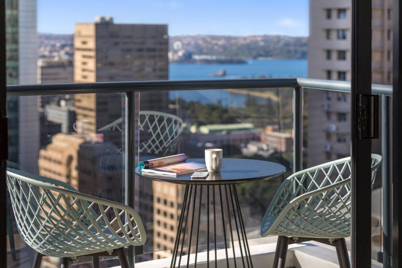 Meriton Suites Pitt Street, Sydney Exterior photo A balcony in a Sydney apartment